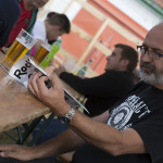 zvídavé osahávání