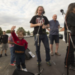 Děti na podiu je základ každého správného happeningu.