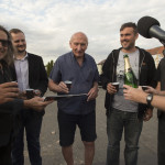 Tolik pohárků a jen jeden výtisk.